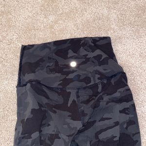 Green camo lululemon aligns 25”
